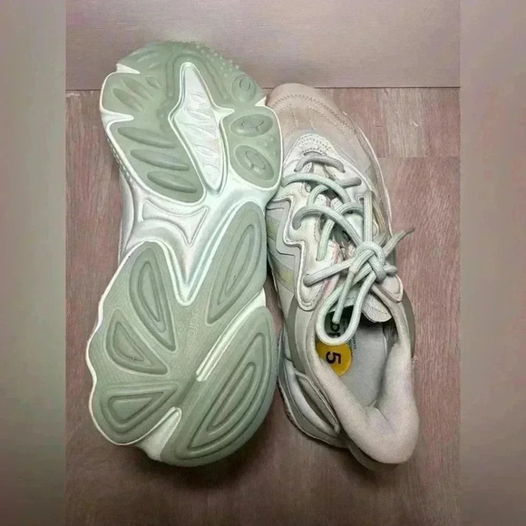 Womens Adidas Originals Ozweego Dash Green Athletic Shoes Size 5 GZ2788 - Picture 10 of 10